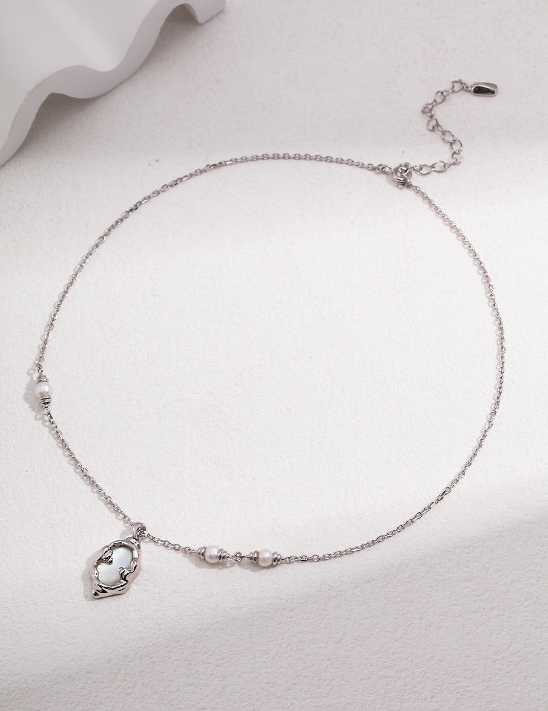 FLUIDE-Silver Mother-of-pearl Necklace (Option 1)
