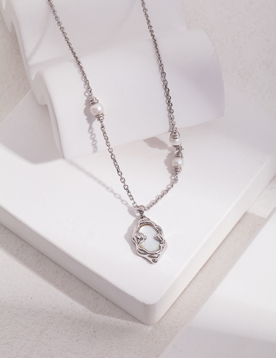 FLUIDE-Silver Mother-of-pearl Necklace (Option 1)