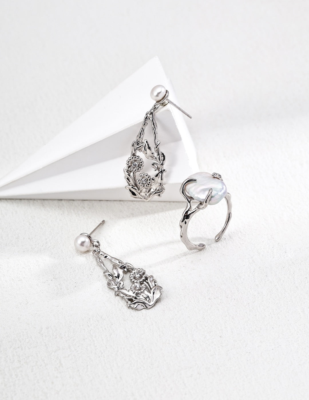 Baroque Whisper Ring