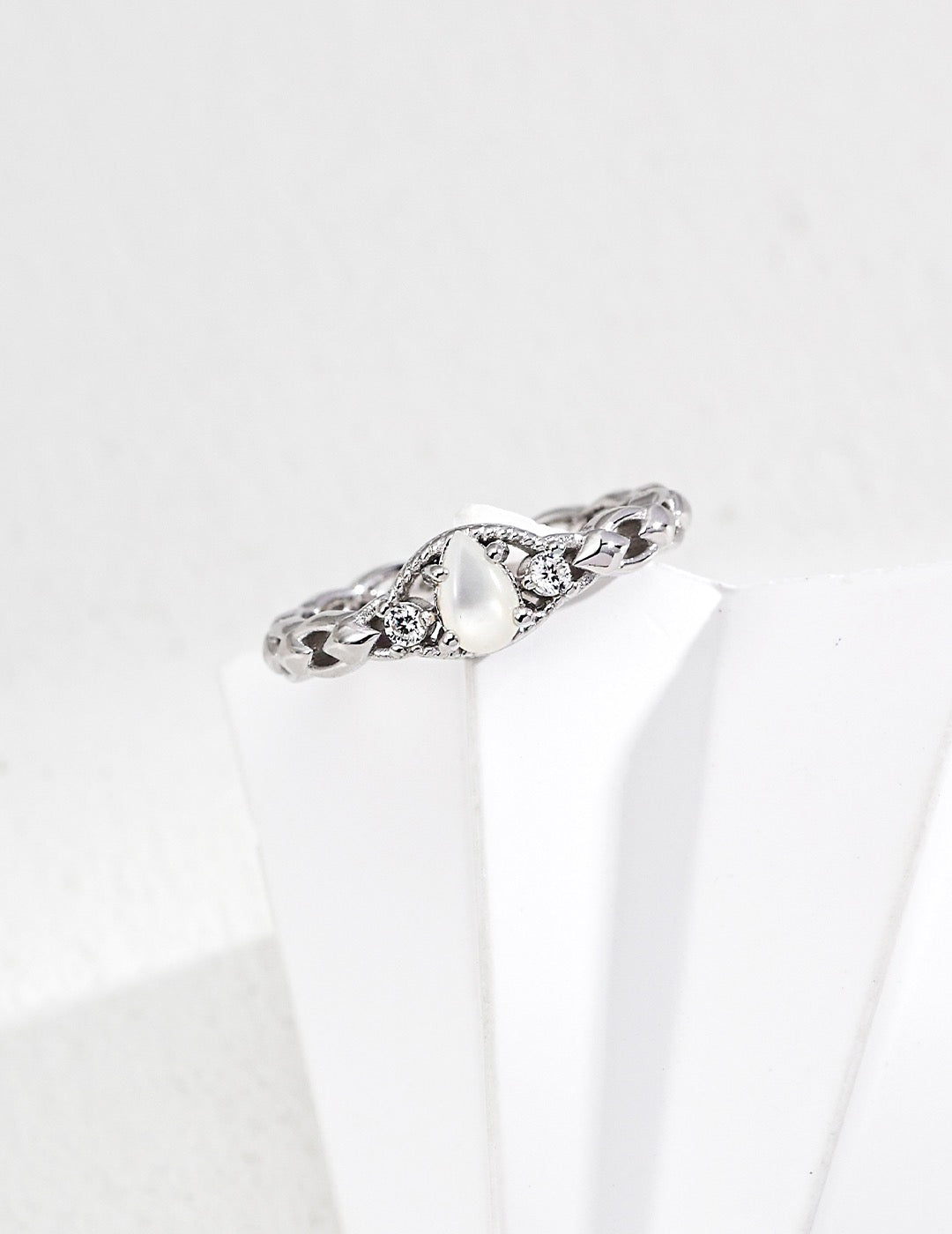 Luna Shell Ring
