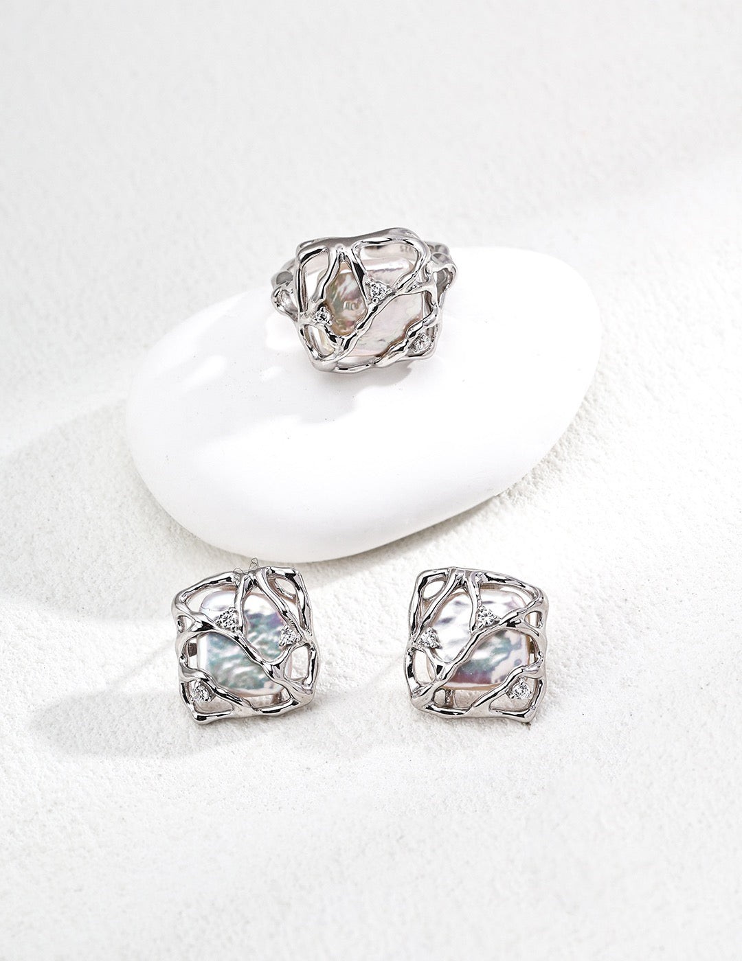 THE RÉSONANCE -Sterling Silver Baroque Pearl Ring
