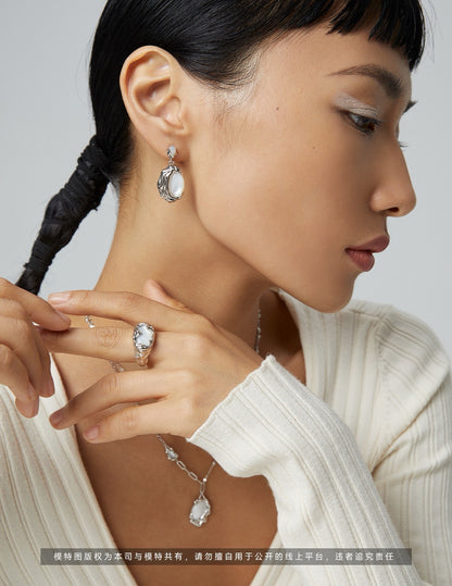 FLUIDE- Sterling Silver Mother-of-Pearl Ring